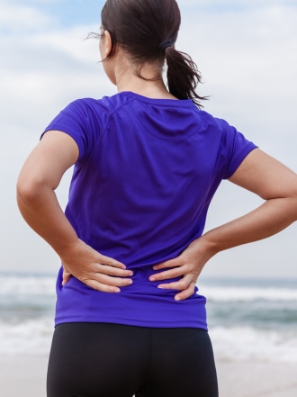 Tengo dolor de espalda en la parte media, ¿a qué se debe?