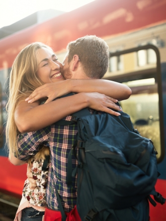 El significado de soñar que un amigo se va a vivir a otro país