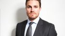 Stephen Amell, firme candidato a Christian Grey en 50 Sombras de Grey