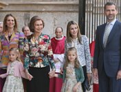 Letizia y el Príncipe Felipe, con sus hijas y la Reina Sofía, en la misa de Pascua