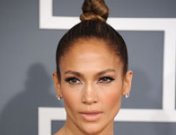 Moños de moda: las famosas se apuntan al recogido knit knot