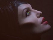 Custo Dalmau viste a Maléfica y Angelina Jolie la interpreta