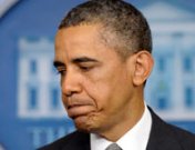 Dos mujeres salvan a Obama del Elvis Presley que intentó matarle