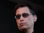 Andrés Calamaro la lía en Twitter: cuelga una foto de su ex novia desnuda ¡a propósito!