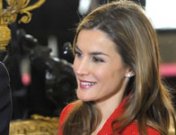 Letizia, de rojo pasión, y el Príncipe Felipe, en su Día del Libro más romántico