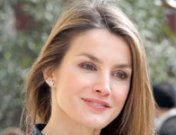 Letizia, de la coronación en Holanda a volar en clase turista de vacaciones
