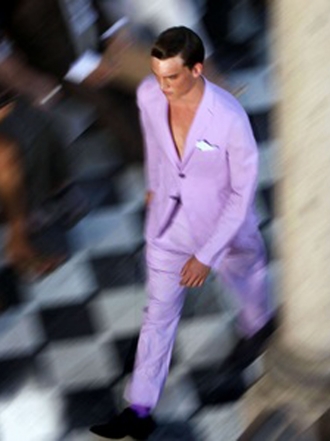 El 080 viste a los hombres con bermudas y americanas ligeras para el verano