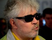 El regalo de cumpleaños a la Infanta Cristina: palo de Almodóvar a la monarquía