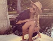 Paulina Rubio, en 'números rojos': cumpleaños, bautizo de su hijo y vacaciones al mismo tiempo