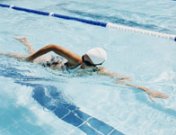 Natación para la espalda: beneficios y precauciones