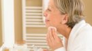 Limpieza facial en la menopausia: guía para el cuidado de tu cara