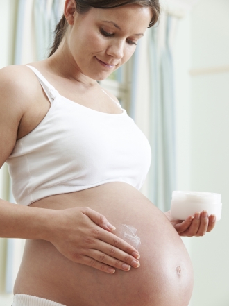 ¿Cómo prevenir estrías durante el embarazo?