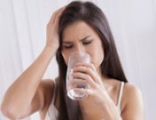 El dolor de cabeza por consumir bebidas y comidas frías, propio de mujeres: ¿por qué?