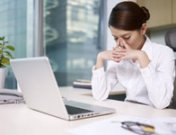 Soluciones al dolor de cabeza por mantener la mirada fija