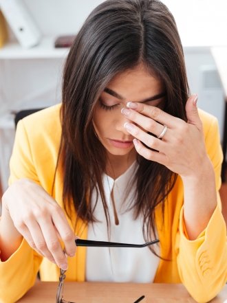 Pinchazos en la cabeza: causas y patologías relacionadas