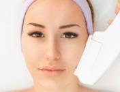 Lifting facial con radiofrecuencia para la flacidez de la cara: peligros y eficacia