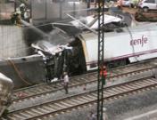 Renfe tarda 3 horas en comunicar en Twitter el descarrilamiento del tren de Santiago