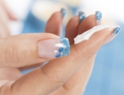 Tipos de uñas postizas: cómo ponerte uñas de porcelana