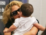 Shakira se va de viaje con Milan... pero sin Piqué