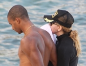 Madonna y su escultural y joven novio Brahim Zaibat de vacaciones