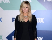 Look de Demi Lovato: rockera y chic