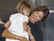 La mujer de Raúl González, Mamen Sanz, y sus hijos, los más felices del Bernabéu