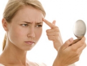 Cómo quitar un grano o espinilla limpiamente y sin hacer herida