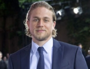 Charlie Hunnam será Christian Grey en 50 sombras de Grey: de hooligan a maestro del sexo