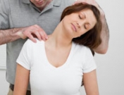 Peligros y beneficios de usar la quiropráctica para dolores de cabeza