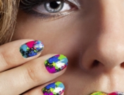 Uñas craqueladas, una manicura para mujeres exigentes