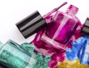 Esmalte holográfico para tus uñas: una manicura de luz y color