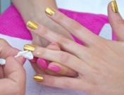 Decoración y manicura de uñas cuadradas: un clásico a la última