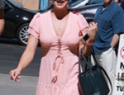 Look de Kaley Couco: sexy pero sencilla