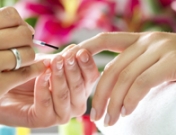 Tipos de base de uñas para acertar con tu manicura