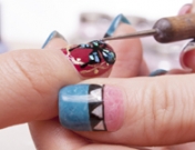 Trucos para controlar el pulso y hacer dibujos en tus uñas