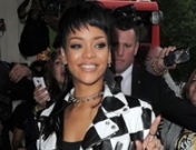 No te acerques a Rihanna o acabarás en comisaría