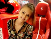 Dasha Kapustina, novia de Fernando Alonso, cansada de seguir a Ferrari