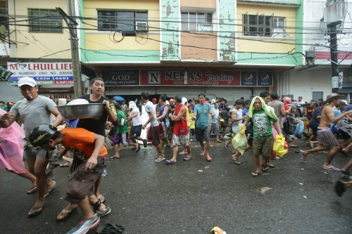 La escasez de alimentos, principal problema en Filipinas tras el tifón Yolanda