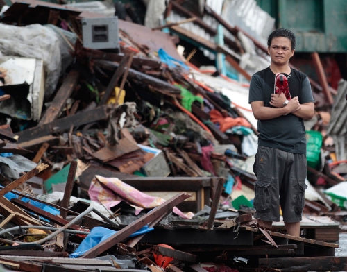 Filipinas llora la muerte de más de 10.000 personas por el tifón Yolanda
