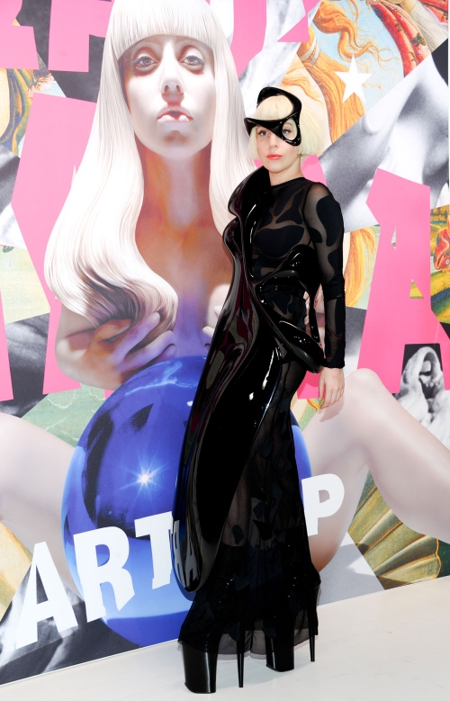 Lady Gaga, un androide en la presentación de 'ArtPop'