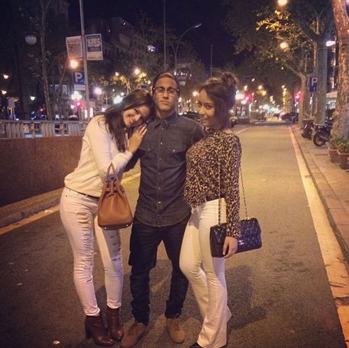 Neymar, con su espectacular novia Bruna Marquezine y la otra mujer de su vida
