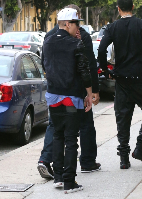 Justin Bieber lo enseña todo: rojo pasión en su ropa interior
