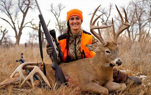 Melissa Bachman y su colección de cornamentas de ciervos