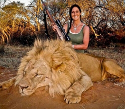 Ni el rey de la selva se le escapa a Melissa Bachman
