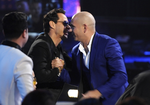 Pitbull y Marc Anthony durante los Premios Grammy Latino 2013