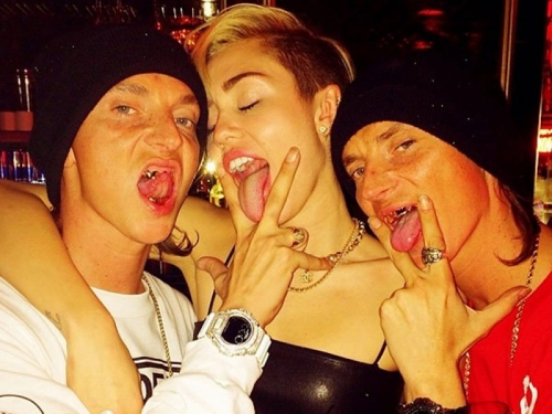 Miley Cyrus disfruta de su cumpleaños más sexual