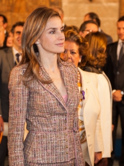 Letizia, como una señora mayor en su regreso a España