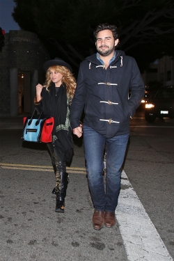 Paulina Rubio muestra su amor con Gerardo Bazua