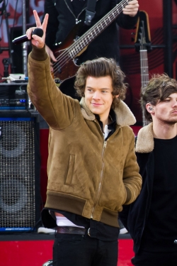 Así practica Harry Styles para su actuación en La Voz