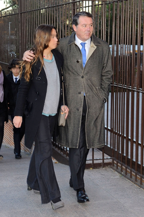 José María Michavila y su hija, en el funeral de su mujer, Irene Vázquez